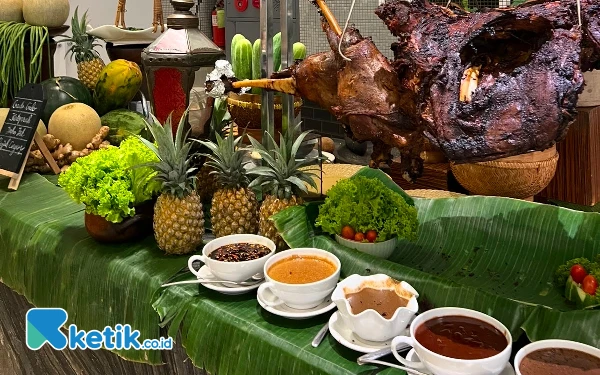 Thumbnail Berita - Kambing Guling Jadi Menu Favorit Buka Puasa di Java Paragon Hotel & Residence Surabaya