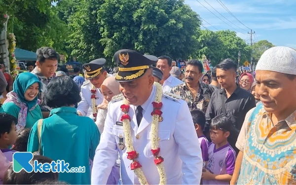 Thumbnail Berita - Hari Pertama Kedatangan Harda - Danang di Kantor Bupati Sleman Disambut Ribuan Orang