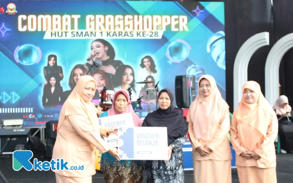 Thumbnail Berita - Omzet Melejit, SMAGAS DT Mart Jadi Sponsorship di HUT SMAN 1 Karas