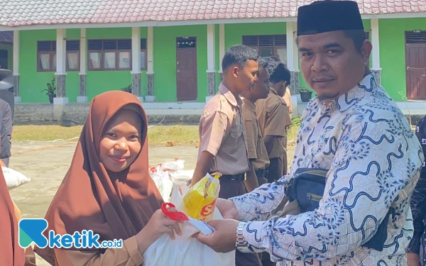 Thumbnail Berita - Infaq Rp 1000, MAN Aceh Singkil Santuni 50 Pelajar Kurang Mampu