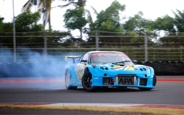 Thumbnail Berita - [Berita Foto] Aksi Mazda RX-7 Quad-Rotor ex Juara D1 Jepang 2024 Nge-Drift di Sirkuit Mandalika