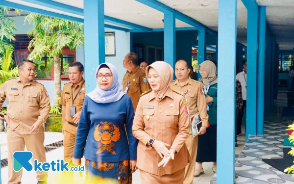 Thumbnail Berita - Wakil Bupati Bojonegoro Nurul Azizah dan Ketua TP PKK Cantika Wahono Kunker Ke SMAN 2 Taruna Pamong Praja