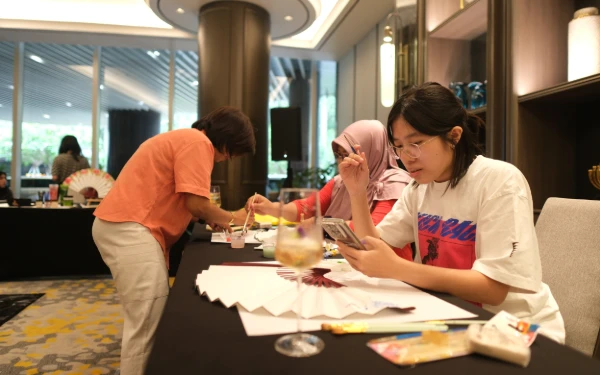 Thumbnail Berita - Sheraton Surabaya Gelar Workshop Seni dengan Media Akrilik