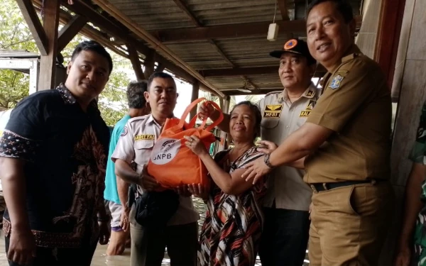 Thumbnail Berita - Surabaya Diguyur Hujan Semalam, 30 Rumah Karangpilang Terendam Luapan Sungai