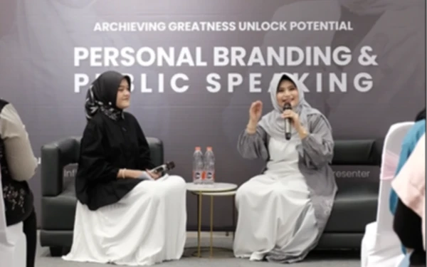 Thumbnail Berita - [Berita Foto] Seminar dan Talk Show Putri Hijab Indonesia Jatim dan Karita Surabaya