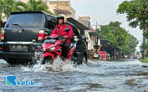 Thumbnail Berita - Warga Kecamatan Candi Sidoarjo Keluhkan Banjir, Akibatkan Sekolah Libur sampai Ancaman Ular Kobra