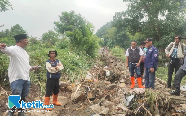 BPBD Kabupaten Bandung Tangani Tanggul Sungai Cikapundung Kolot yang Jebol Genangi Ribuan Rumah Warga