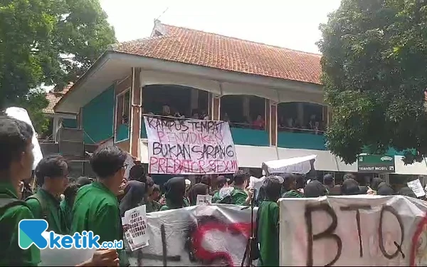 Thumbnail Berita - Mahasiswa IAIN Kediri Gelar Aksi Demo, Tuntut Transparansi Anggaran hingga Penanganan Kasus Pelecehan Seksual