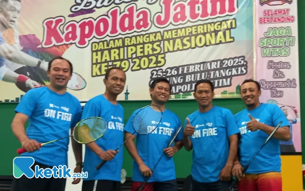 Foto Tim Bulu Tangkis Ketik.co.id kompak dengan jersey On Fire 2025. (Foto: Ketik.co.id)