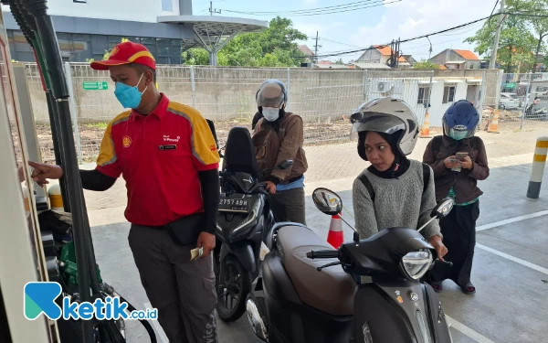 Thumbnail Berita - Shell Kebanjiran Pelanggan Buntut Polemik Pertamax Oplosan