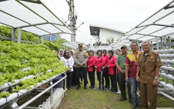 Thumbnail Berita - Pelindo Regional 3 Bangun Ketahanan Pangan Berkelanjutan di Taman Petekan Surabaya