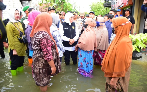 Thumbnail Berita - Gerak Cepat Khofifah Tangani Banjir di Driyorejo