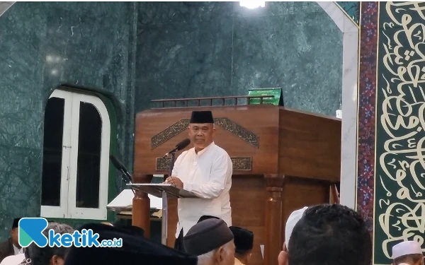 Thumbnail Berita - Tarawih Hari Pertama di Masjid Agung Sleman, Bupati Harda Kiswaya Ajak Jemaah Menebar Kebaikan dan Kedamaian