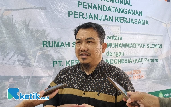 Foto Direktur RS PKU Muhammadiyah Sleman, dr Muhammad Arifuddin, Sp OT saat memberikan keterangan pada wartawan.  (Foto: Fajar Rianto / Ketik.co.id)