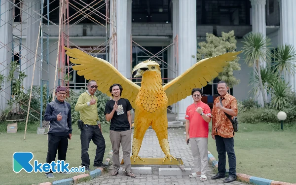 Thumbnail Berita - Dua Patung Monumental Jadi Langkah Awal Karier Yusril Mahendra, Seniman Muda dari UB