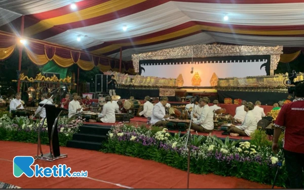 Foto Wayangan yang digelar pada grand opening Hotel Mercure Madiun pada Kamis lalu (27/2/2025). (Foto:Angga/Ketik.co.id).