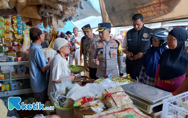 Pastikan Ketersediaan Bahan Pokok, Kapolres Bondowoso Tinjau Pasar Induk