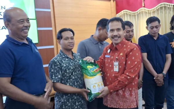 Ringankan Beban Nelayan di Masa Paceklik, Pemkab Jepara Salurkan 46 Ton Beras