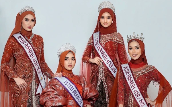 Thumbnail Dalam foto tersebut nampak Puteri Indonesia (PI) Aceh 2023 Sasa Ramadhanty, PI Aceh 2 2023 Insyira Muthia Khansa, PI Aceh 2024 Suci Annisa Mawardi, dan PI Aceh 2025 Tiara Hasanah (Foto: Instagram @tiarahasanahh)