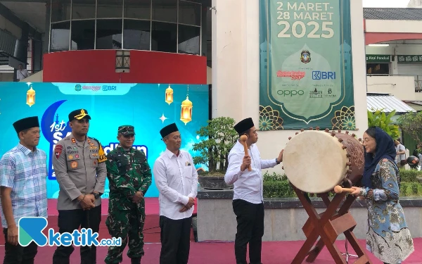 Thumbnail Berita - SAE Ramadan Fest 2025 Resmi Dibuka, Wali Kota Blitar Dorong Revitalisasi Pasar Tradisional