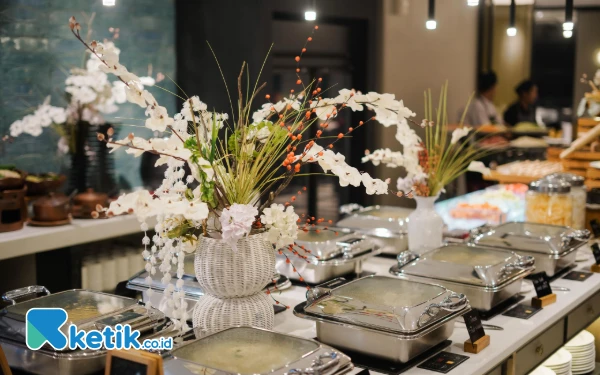 Foto Hotel Mercure Madiun menyajikan menu andalan untuk berbuka puasa selama bulan ramadhan (5/3/2025). (Foto: Angga/Ketik.co.id).