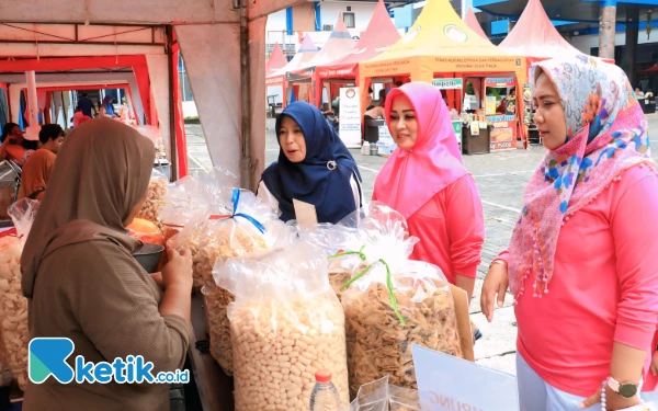 Thumbnail Berita - Cegah Kenaikan Harga Bahan Pokok, Disperindag Jatim Gelar Pasar Murah