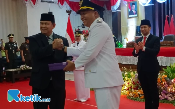 Thumbnail Berita - Usai Prosesi Sertijab di Gedung DPRD, Ini Kata Bupati Situbondo