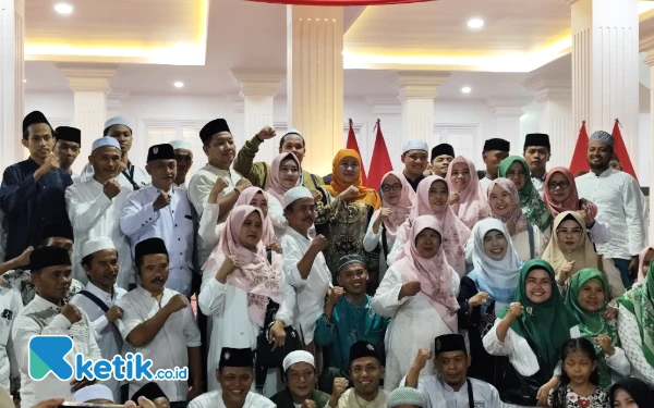 Perdana, Khofifah Sapa Ratusan Relawan se-Tapal Kuda