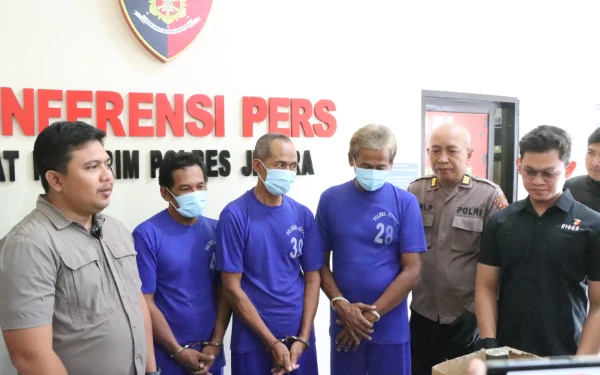 Thumbnail Berita - Asyik Main Judi Kartu Remi di Bulan Ramadhan, 3 Pria di Jepara Dicokok Polisi