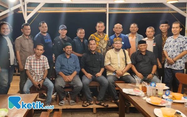 Thumbnail Berita - Buka Puasa Bersama Wartawan di Simeulue, Iskandar : Mari Bangun Daerah