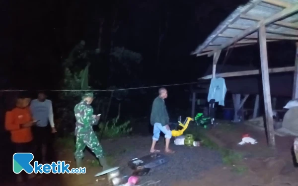 Foto Kondisi rumah warga Dusun Ngeseng, Wonosalam, Jombang rusak bera akibat longsor, 7 Maret 2025. (Foto: Karimatul Maslahah/Ketik.co.id)