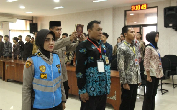 Foto Polres Jepara menggelar Penandatanganan Pakta Integritas dan Pengambilan Sumpah Seleksi Penerimaan Taruna/I Akpol, Bintara, dan Tamtama Polri Tahun Anggaran 2025 Panda Jateng di Aula Mapolres Jepara pada Jumat (7/3/2025) (Foto: Humas Polres Jepara)