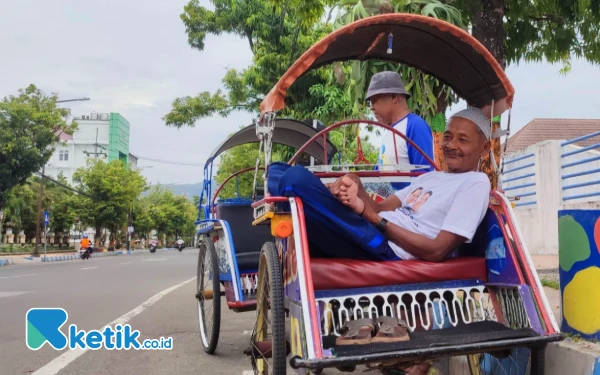 Thumbnail Berita - Cerita Tukang Becak Pacitan, Ngaku Seminggu Lebih Tak Dapat Orderan