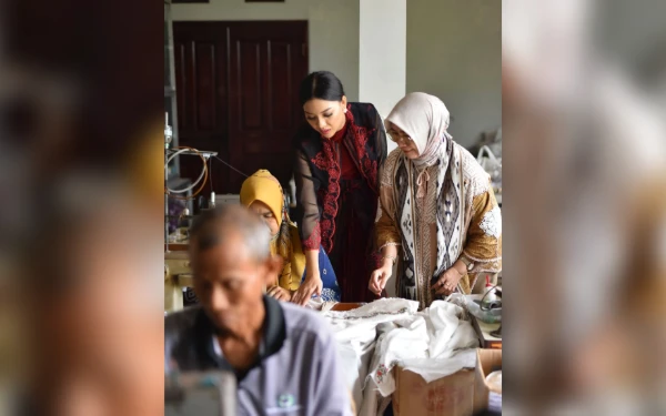 Thumbnail Bincang Puteri Indonesia Jatim 2025 Firsta Yufi Amarta Putri tentang Hari Perempuan Internasional dan membatik bersama Dekranasda. (Foto: Instagram @firstayap)