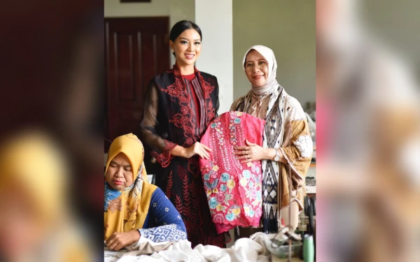 Thumbnail Saat belajar membatik Puteri Indonesia Jatim 2025 Firsta Yufi Amarta Putri ditemani Dekranasda Kabupaten Pasuruan @faizabordirbangil, dan @isrinakhasana. (Foto: Instagram @firstayap)