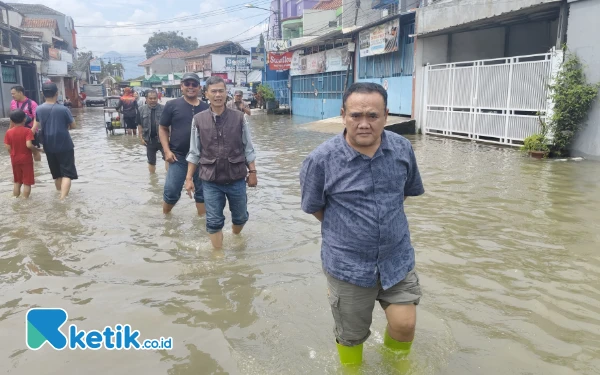 Thumbnail Berita - Kadisdik Kab Bandung Tinjau Sekolah yang Terendam Banjir