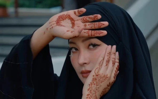 Thumbnail Berita - Bintang Film Dewasa Rae Lil Black Mualaf, Hidayah Ramadhan