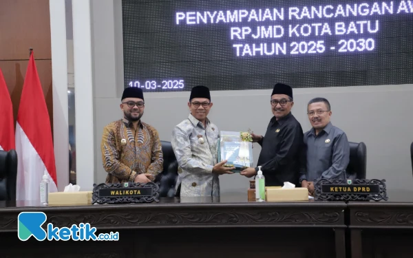 Thumbnail Berita - Wujudkan Mbatu Sae, Wali Kota Batu Cak Nur Sampaikan Rancangan Awal RPJMD 2025-2030