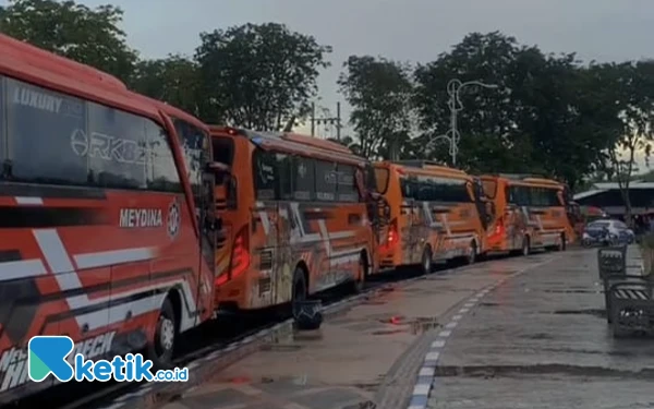 Foto Bus milik Meydina Sampang (Foto: Mat Jusi/Ketik.co.id).