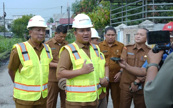 Thumbnail Berita - Jalankan Perintah Bupati, Wabup Asahan Tinjau Pemeliharaan Ruas Jalan Senilai Rp5 Miliar