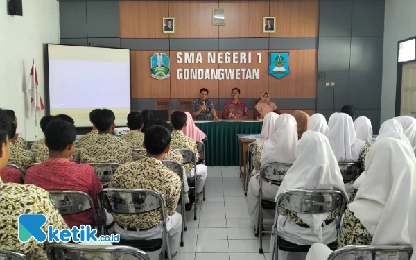 Foto Para siswa menyimak pembekalan Program Double Track (Foto: Yuni for Ketik.co.id)