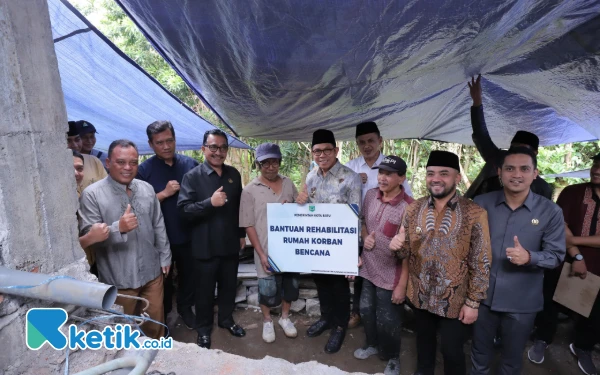 Thumbnail Berita - Bahagianya Zainal Arifin Dapat Bantuan Rehabilitasi Rumah dari Pemkot Batu