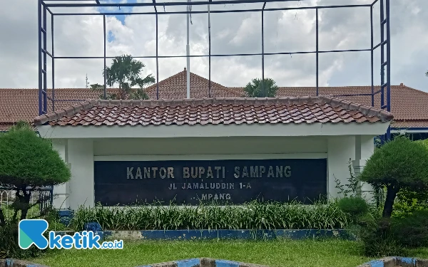 Thumbnail Berita - Kebersihan Kantor Bupati Sampang Kurang Diperhatikan, Aktivis Lingkungan: Citra Daerah Jadi Buruk!