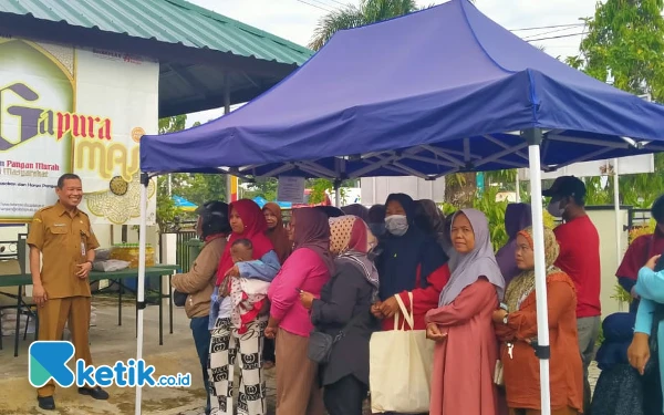 Thumbnail Berita - Pasar Murah Dinas Pangan Cilacap Ludes Terjual Diserbu Emak-Emak Setiap Hari