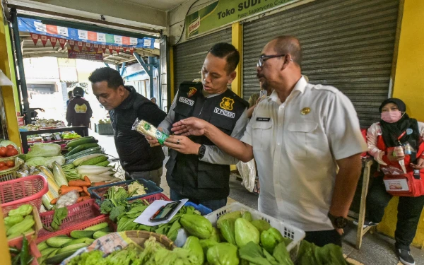 Thumbnail Berita - Harga Bahan Pokok Bergejolak, Pemkot Surabaya Sidak Sejumlah Pasar