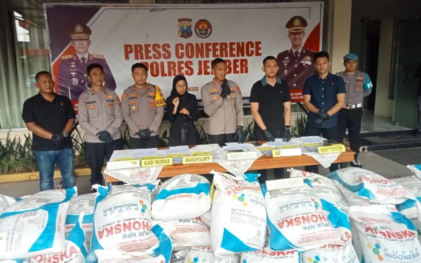 Thumbnail Berita - Pupuk Subsidi 3 Ton Siap Dijual ke Tempat Lain, Polres Jember Amankan 2 Pelaku