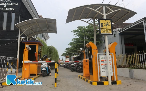 Foto Pintu masuk utama motor RSUD Jombang, 13 Maret 2025. (Foto: I'ied Rahmat Rifadin/Ketik.co.id)