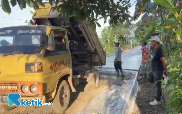 Thumbnail Berita - Warga Desa Kalipancur Pekalongan Apresiasi Pembangunan Jalan Beton