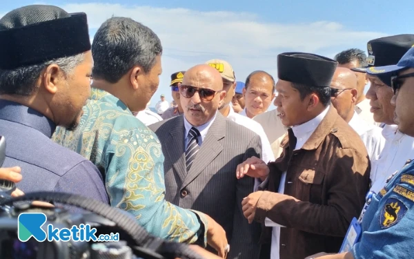 Foto Investor Arab saat mendatangi lokasi rencana pembangunan Pelabuhan Teluk Surin, Rabu, 26 Juli 2023. (Foto: Cutbang Ampon/Ketik.co.id)