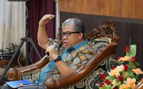 Fahri Hamzah Puja-puji Seskab Teddy di Tengah Kontroversi Kenaikan Pangkat